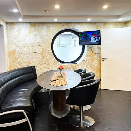 Escape To Luxury Pottum